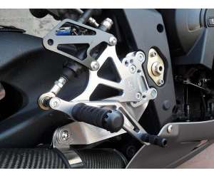 Pedana arretrata regolabile 4RACING per TRIUMPH  STREET TRIPLE 675  2007 - 2015 